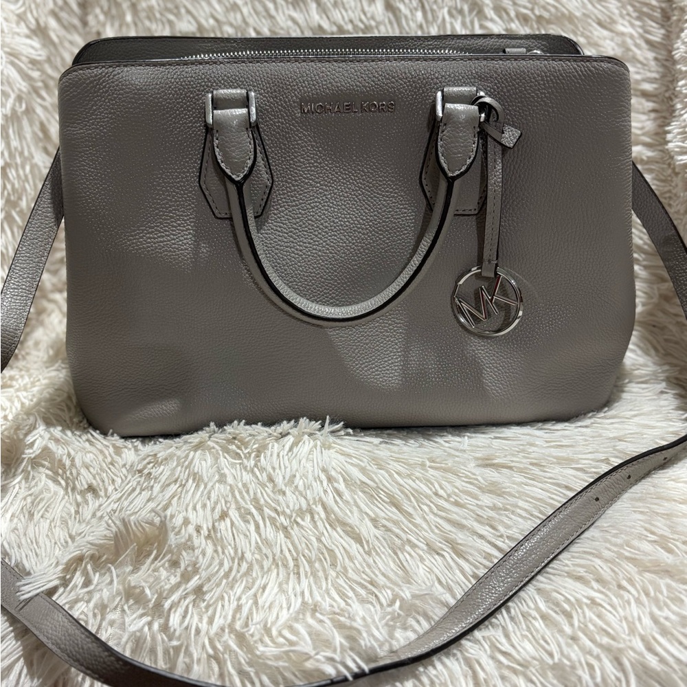 MICHAEL KORS  Sheila Medium Satchel